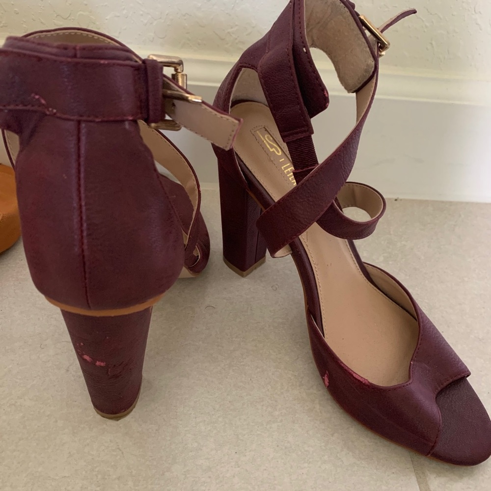 2 high heels sandals